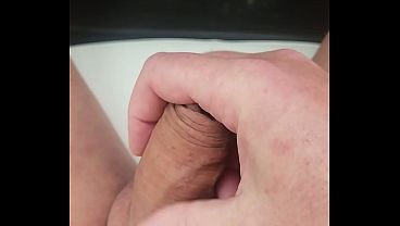 Nonton Branlette En Gros Plan Nu Dans La Voiture Sur Un Parking Public thumbnail