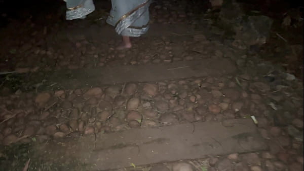 Nonton Fuck Backyard Picnic Turning Into Hard Fuck Time thumbnail