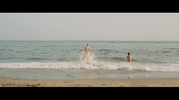 Las bell&iacute;simas dakota y elizabeth escena muy caliente donde se despojan de su ropa 