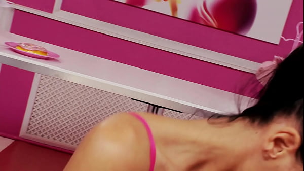 Play MP4 - Skinny Girl Tammie Lee Gets Fucked By Chef Right Up Her Ass