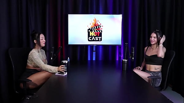 Ela n&atilde;o fica confort&aacute;vel em ser submissa e o fetiche debora andrade sheer red 