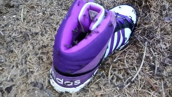 Adidas versus mravency 3 