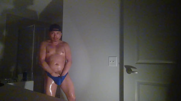 Play MP4 - Bastian Kross in Speedos&comma; oiled up and jerking off&excl;