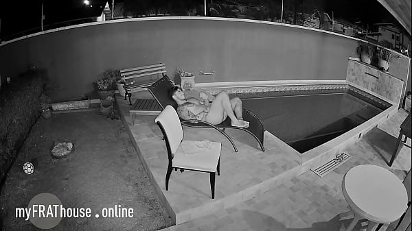 Play MP4 - Caught on hidden camera