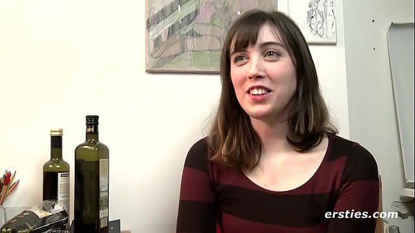 Amateur Student From the USA Masturbates With a Dildo