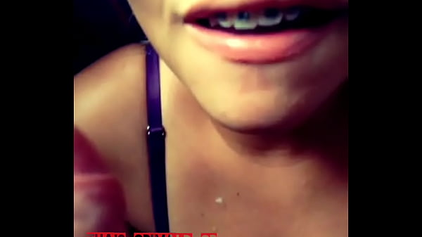 Thais  bebendo leitinho 