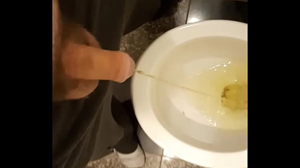 Play MP4 - Peeing in toilet