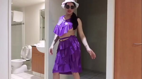 Play MP4 - gorgeous sexy shemale striptease modelling