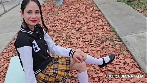 Colegiala folla conel vecino que la invitó a su casa a comer helado y le_dio algomás