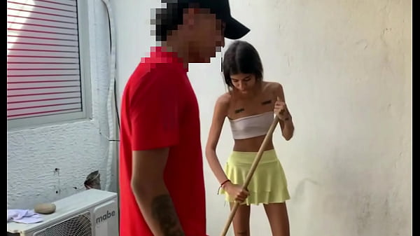 Play MP4 - Una ma&ntilde;ana calurosa hermanastra quiere ser follada HISTORIA COMPLETA