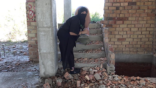 Play MP4 - German Business Man In Dubai Has Rough Outdoor Sex