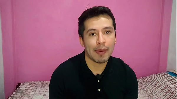 Mi verga lechosa y gruesa entra en el culo peludo de mi padrastro 