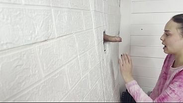 дыра в стене Cладость наслаждается каждой секундой thumbnail