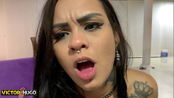 Sexo No Sof&aacute; Minha Namorada Tatuada thumbnail