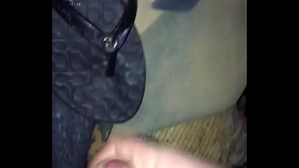 Play MP4 - Cum shot flip flops