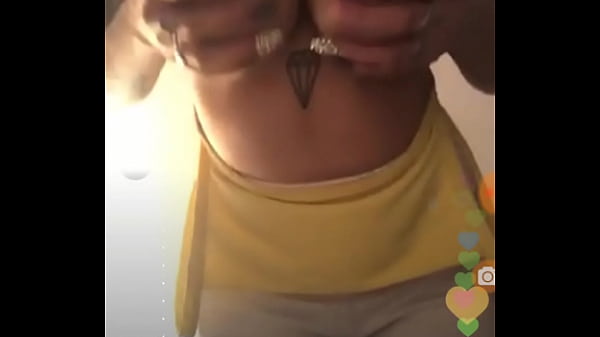 Girl dance on Instagram 