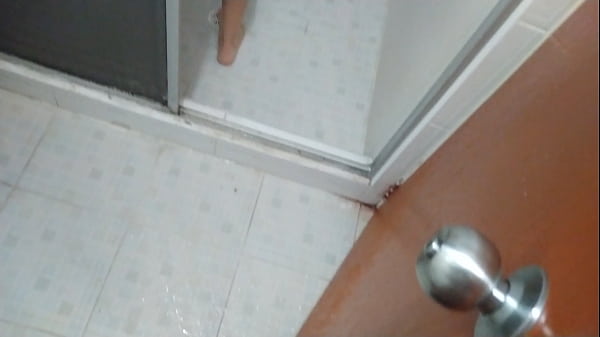 Play MP4 - Me masturbo viendo el hermoso cuerpo de mi hermanastra