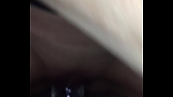 Venticinquenne troiarompe vagina con Dildo_gigante_trasparente