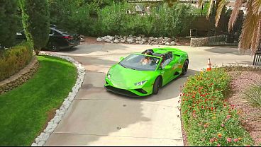 Nonton Rich House Wife thumbnail