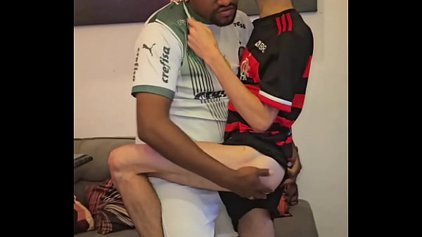 Play MP4 - Dois palmeirenses ativo pega de jeito o flamenguista passivo