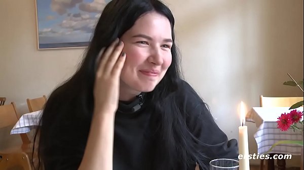 Play MP4 - Sexy Sonja Rubs Pussy through Panties