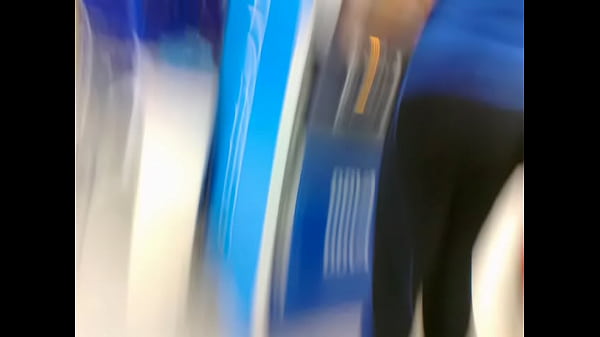 MADURA CULONA EN LICRA NEGRA 