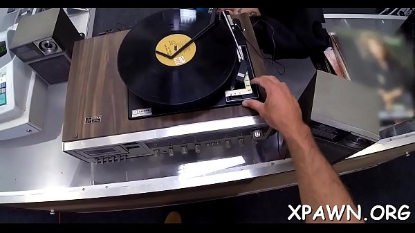 Beauty that loves_wang is_having loads of_sex in shop