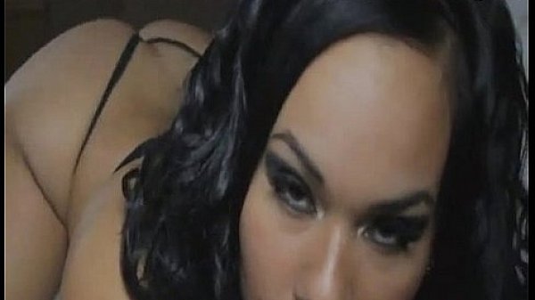 SEXY BLACK WOMAN WITH FAT ASS TWERKIN 