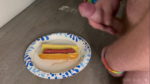 Play MP4 - Hung Bodybuilder Shoots Ropes Onto His Hot Dog 5 Times in a Row