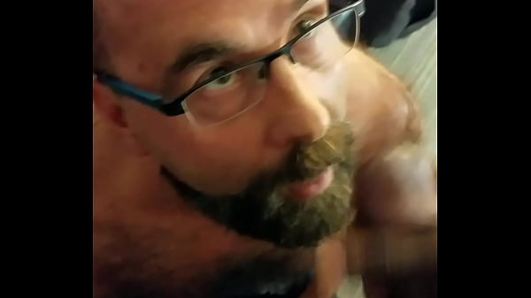 Play MP4 - Taking his load in hotel room