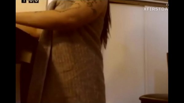 Camgirl gets Naked_in front_of delivery guy