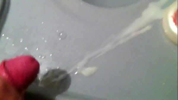 Gozando gostoso no banheiro