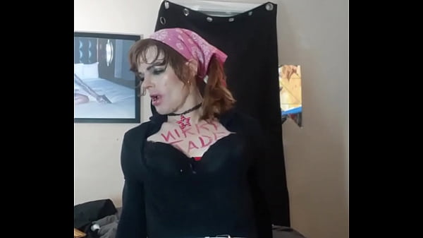 Play MP4 - Shemale rides dick