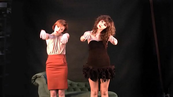 Entrancement Portia & Hannah 