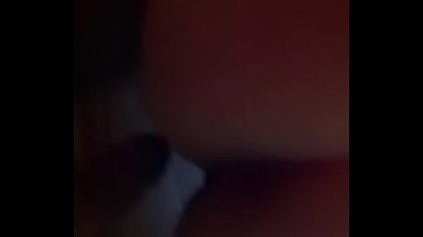 Deixou filmar comendo o cuzinho da amiga. 