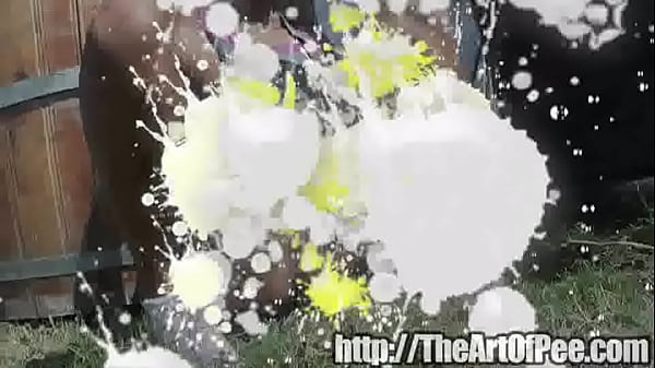 Play MP4 - Pissing teen