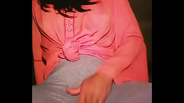 Play MP4 - Jewels cums in yoga pants