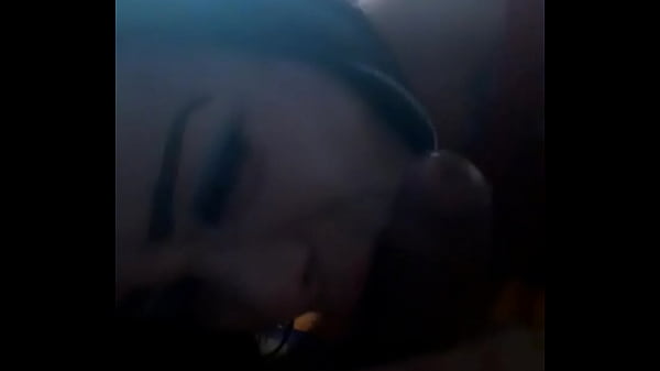 Play MP4 - Kendra ligardi Tragando leche de un negro mega vergudo me agarro distraida