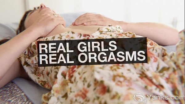 Sexy Lara Masturbating_Her Snatch