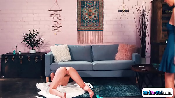 Play MP4 - Bride to be gets fisted by maid of honor