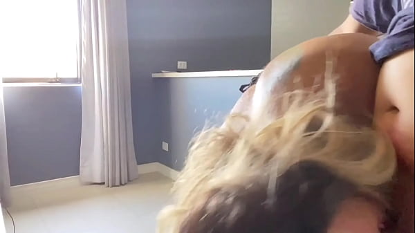 DANDO GOSTOSO PARA O VIDRACEIRO EM TROCA DE DESCONTO 