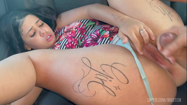 Play MP4 - Foda deliciosa dentro do carro com muita putaria depois de tomar uns drinks&period; &lpar;PUBLIC ADRENALINE&rpar;