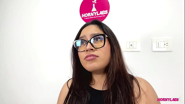 Play MP4 - Universitaria de gran culo&comma; pasando su primer casting - Kassandra Miller