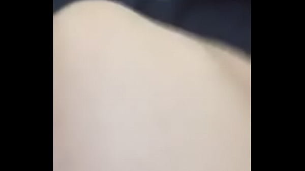 Dany poniendose pantimedias 