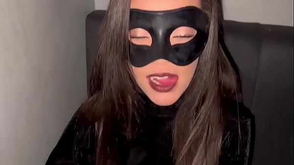 Traindo Marido De Vestidinho Preto E Brincando No Buraco Desconhecido thumbnail