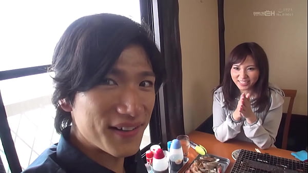 ある日、ユーザー様から一通のメールが届いた。「35歳主婦です。今の生活に不満はないですが、子育てが落ち着いた今、日々の生活に物足りなさを感じています。旦那ともセックスレス。女として終わってしまうのでは・・・」刺激が欲しいと願う彼女に、私達は不倫旅行を提案した。非日常的な体験、一度きりの不倫旅行を― thumbnail