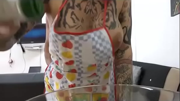 Yemaya the busty redhead loves havinga GOOD_CUM BREAKFAST