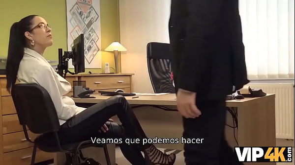 VIP4K. milf es perforada por el acreedor porque el dinero cuesta la penetraci&oacute;n del co&ntilde;o 