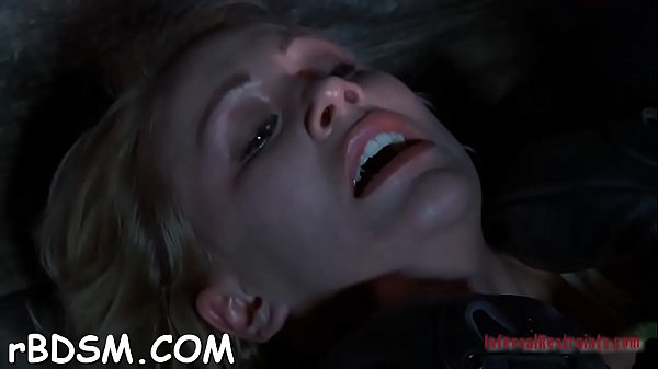 Glorious_hottie is eagerly rubbing her vag