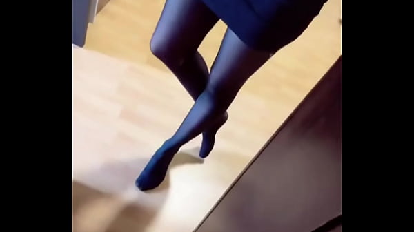 Good morning i know you love my nylon tights on of you&lsquo;ll see more of my sweaty soles ️#adidas #feet #fee